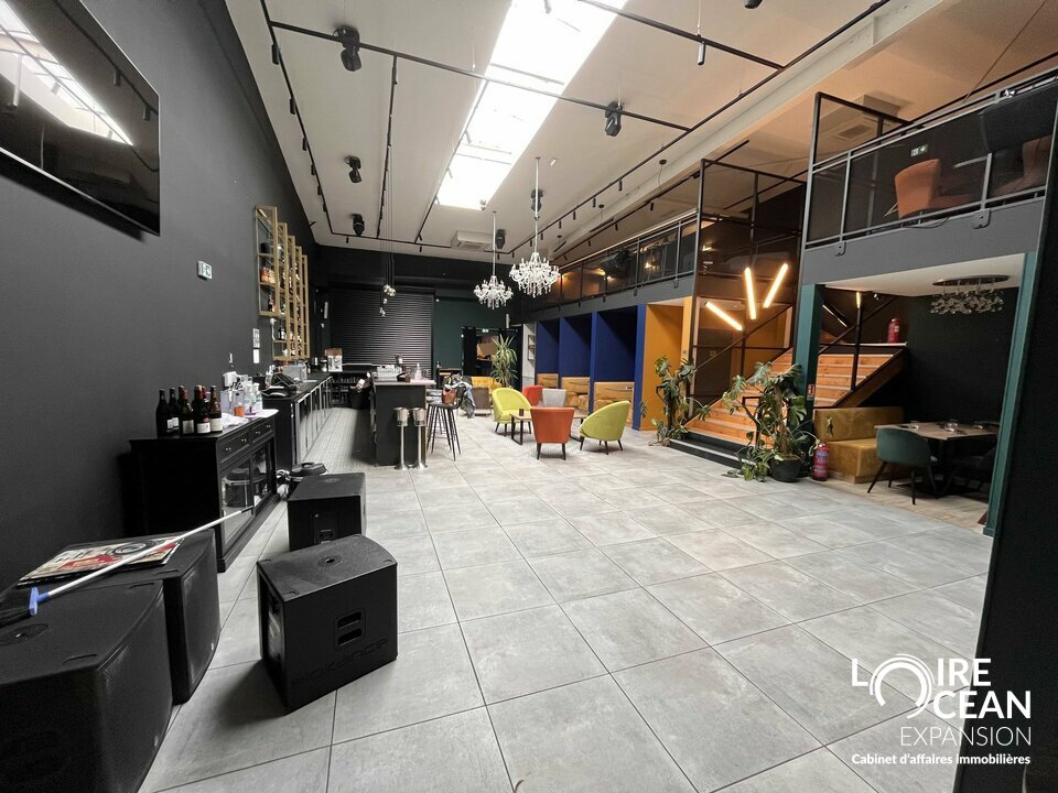 LOCAL DE RESTAURATION + parking – A LOUER