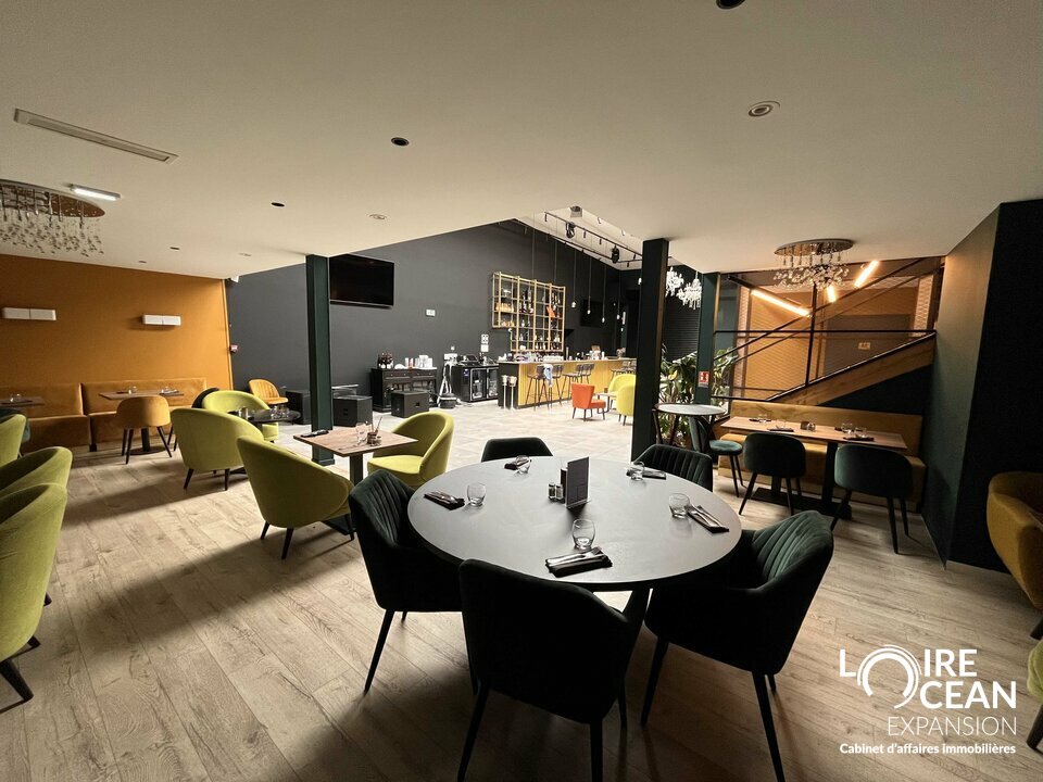 LOCAL DE RESTAURATION + parking – A LOUER