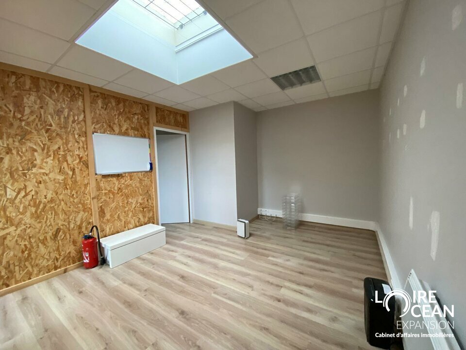OPPORTUNITÉ RARE : LOCAL MIXTE AVEC SHOWROOM, BUREAUX ET STOCKAGE