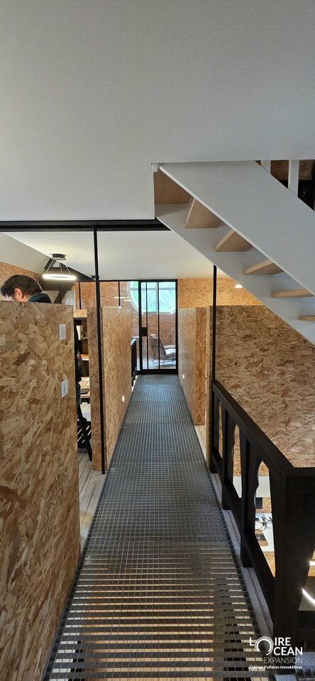 EXCLUSIVITE – À LOUER BUREAUX DANS UN LIEU ATYPIQUE & HAUT DE GAMME  155 m²