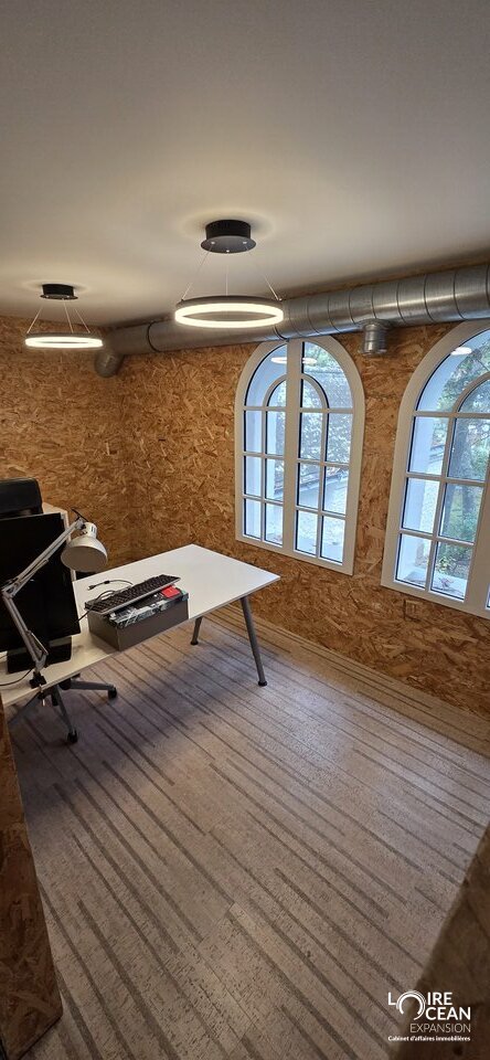 EXCLUSIVITE – À LOUER BUREAUX DANS UN LIEU ATYPIQUE & HAUT DE GAMME  155 m²