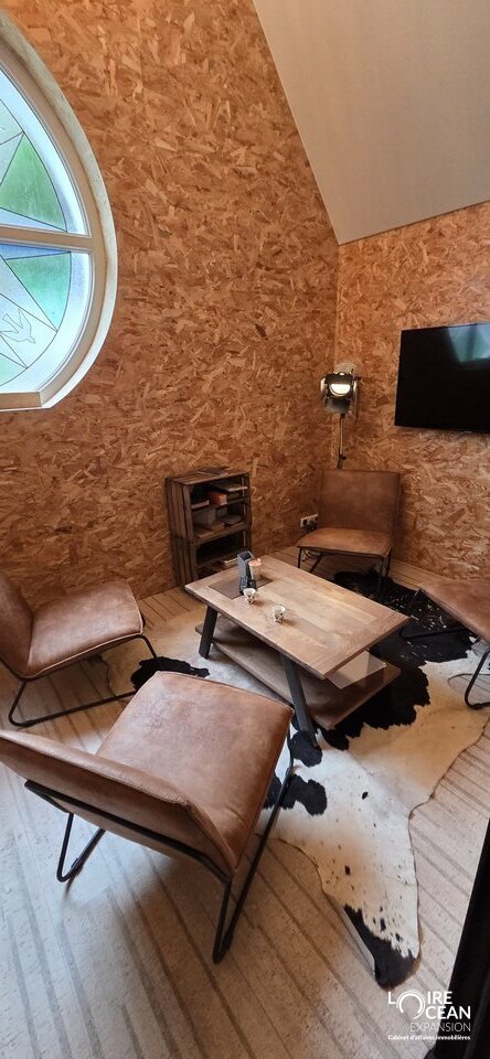 EXCLUSIVITE – À LOUER BUREAUX DANS UN LIEU ATYPIQUE & HAUT DE GAMME  155 m²