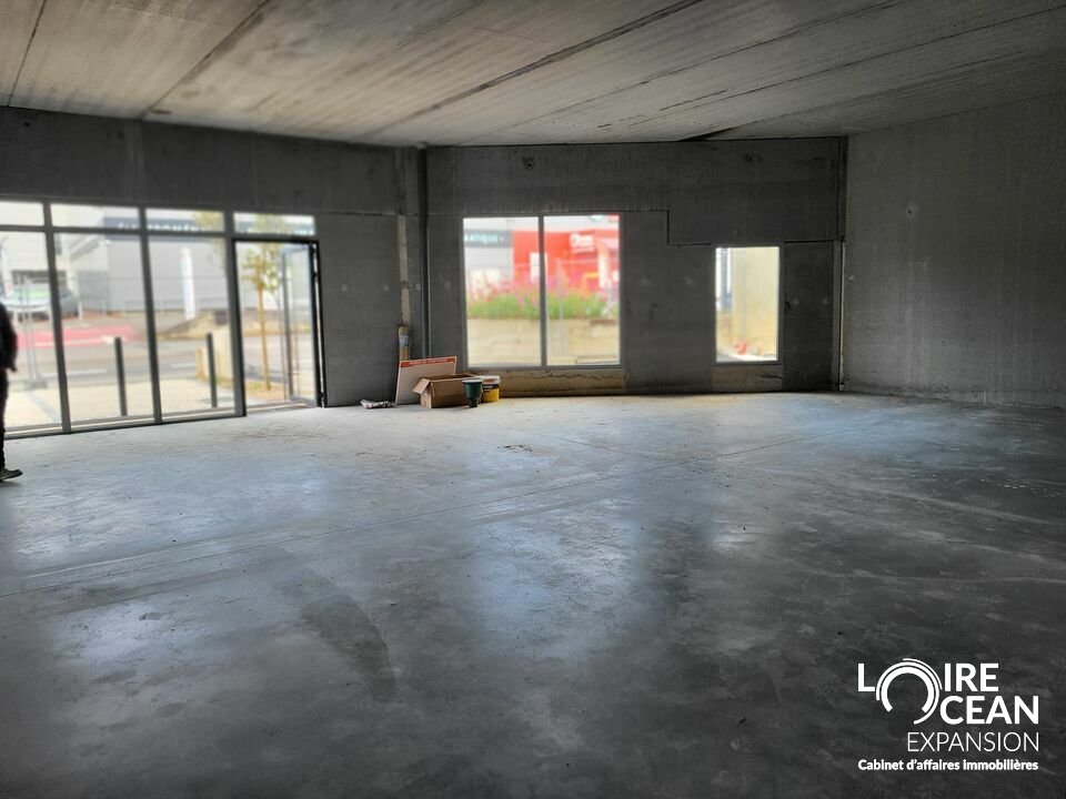 LOCAL COMMERCIALZONE COMMERCIALE SUR AXE PASSANT PORNIC !