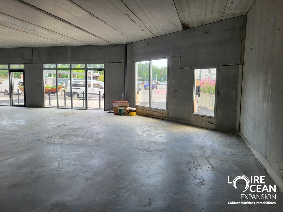 LOCAL COMMERCIALZONE COMMERCIALE SUR AXE PASSANT PORNIC !