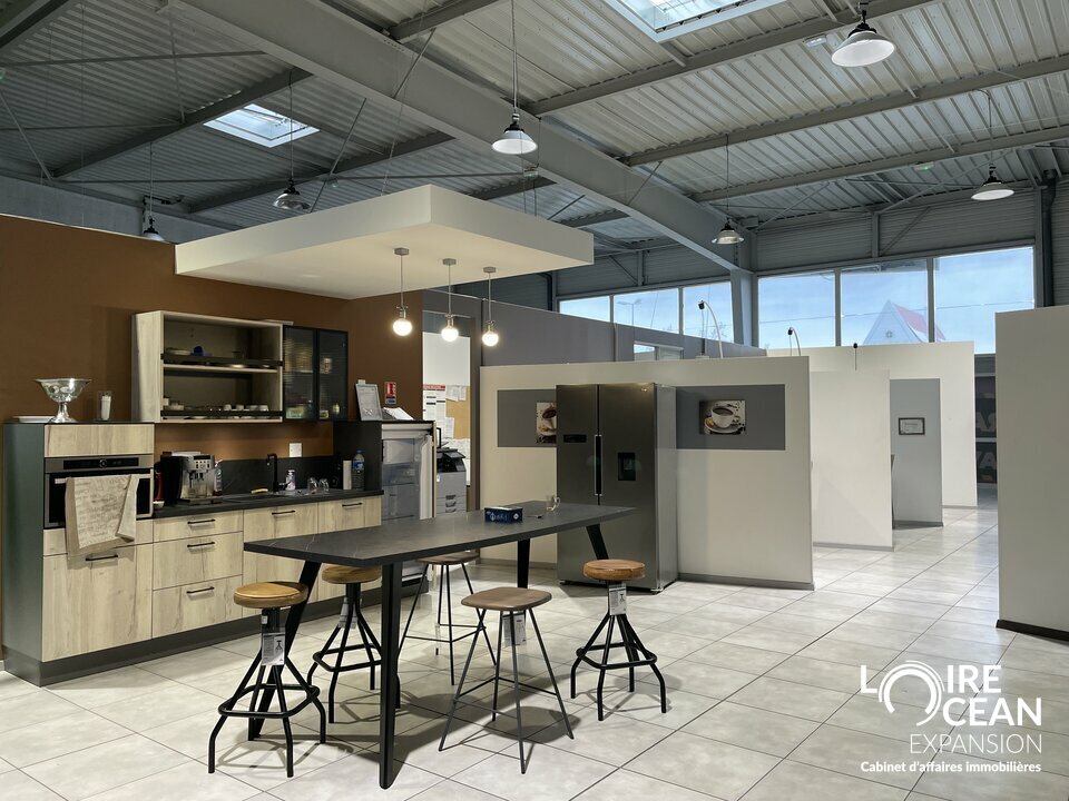 Local commercial 600 m²  Zone commerciale de Châteaubriant