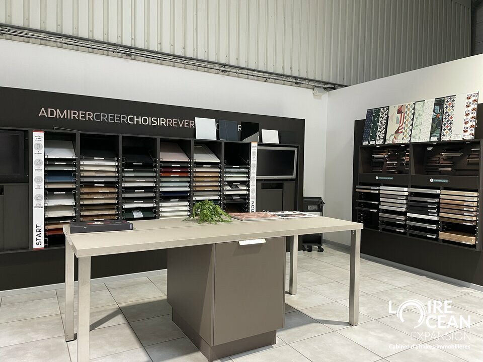 Local commercial 600 m²  Zone commerciale de Châteaubriant