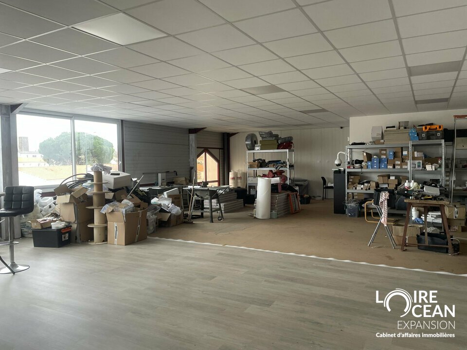Local commercial 300 m²  Emplacement gare Challans