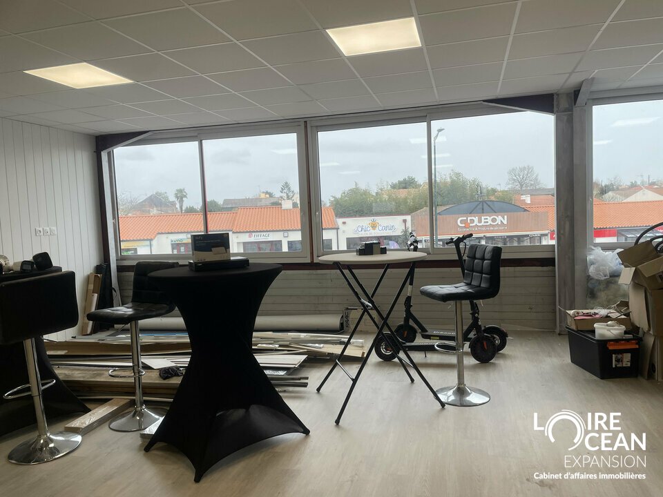 Local commercial 300 m²  Emplacement gare Challans