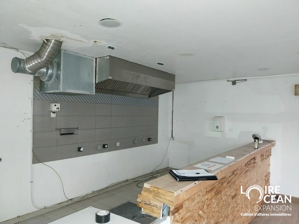 À louer  Local commercial pour restauration avec terrasse  60 m²  Proche centre