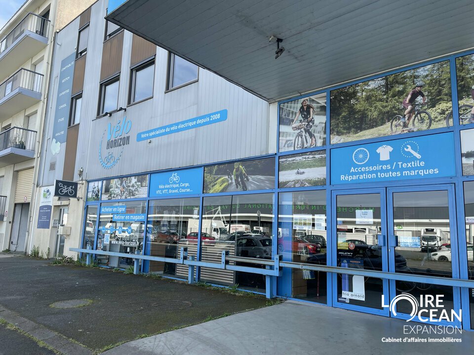 Local commercial 715 m² avec grande vitrine  prêt à l’emploi