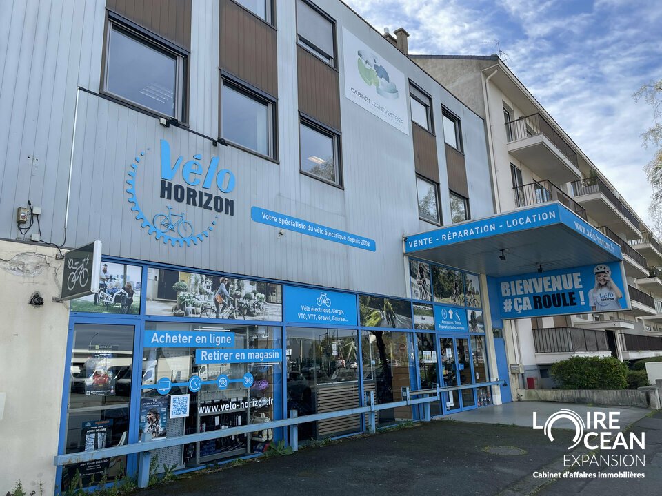 Local commercial 715 m² avec grande vitrine  prêt à l’emploi