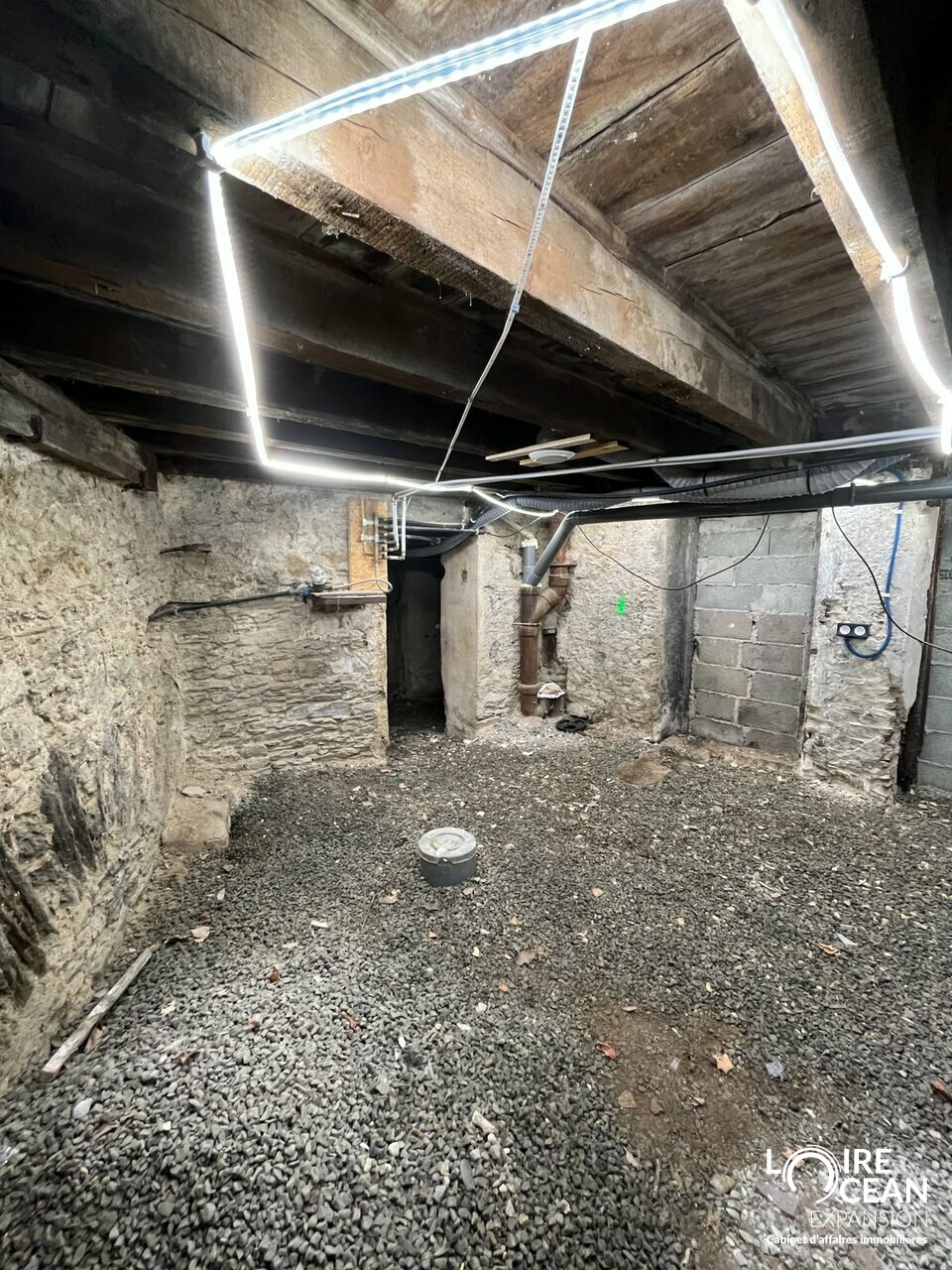 LOCAL OU BUREAU A VENDRE