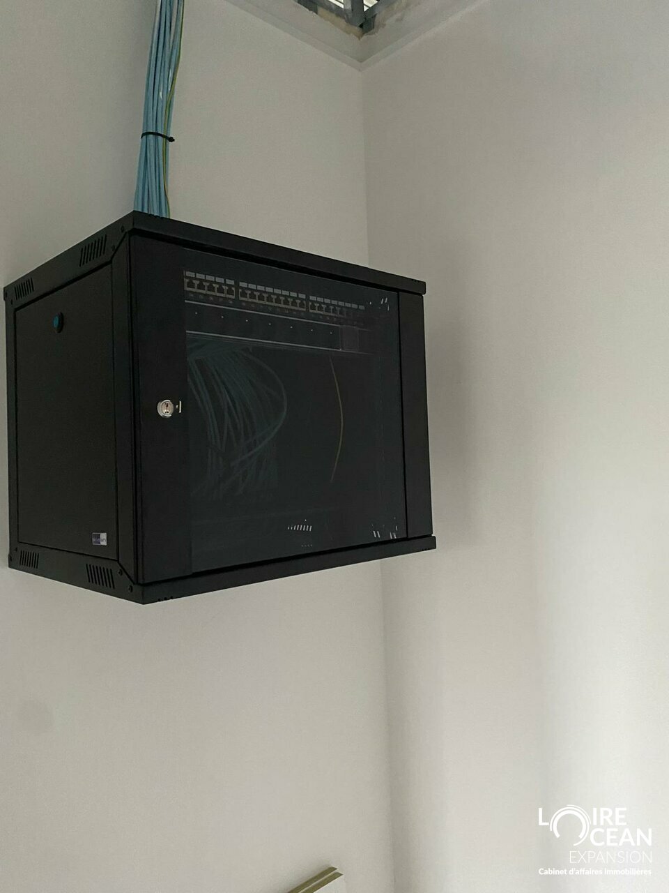 À LOUER – BUREAUX MODERNES PROCHES DE L&rsquo;AÉROPORT DE NANTES