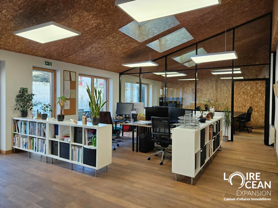 LOIRE OCÉAN EXPANSION vous propose à la LOCATION :

Un espace de bureaux fermé de 30 m², situé au sein d’un cabinet d’architectes, dans un bâtiment à éco-construction bénéficiant de prestations haut de gamme et d’un environnement de travail stimulant.