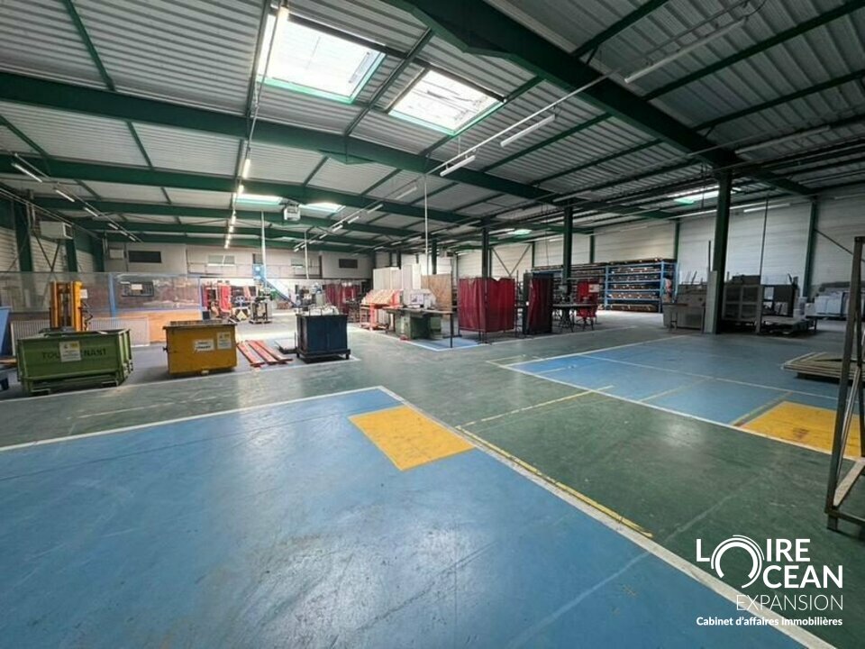 OPPORTUNITE RARE : GRAND BATIMENT ARTISANAL/INDUSTRIEL A SAINTE-PAZANNE !