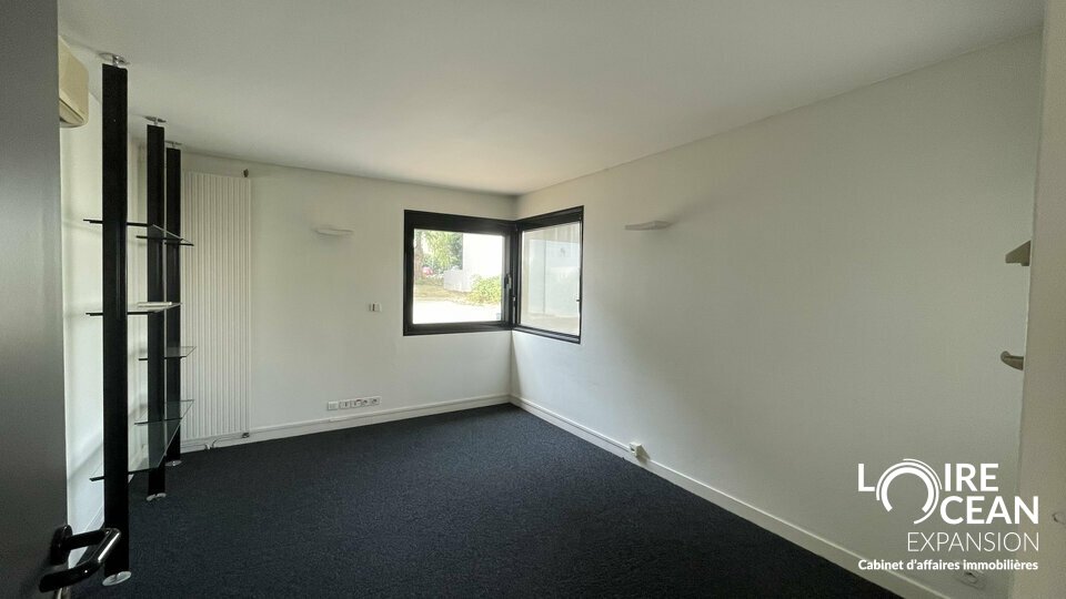 LOCATION  Bâtiment d&rsquo;activités indépendant de 850 m²  Orvault