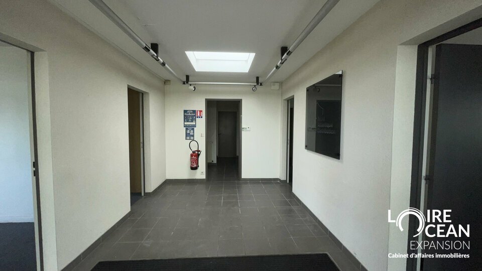 LOCATION  Bâtiment d&rsquo;activités indépendant de 850 m²  Orvault