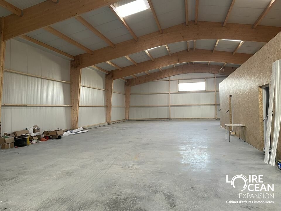 À Vendre- Locaux d&rsquo;activité de 250 m² modulables à La Chapelle Basse Mer.