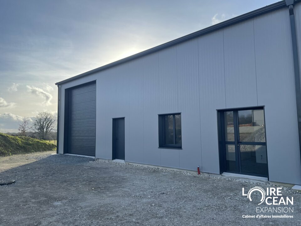 À Vendre- Locaux d&rsquo;activité de 250 m² modulables à La Chapelle Basse Mer.
