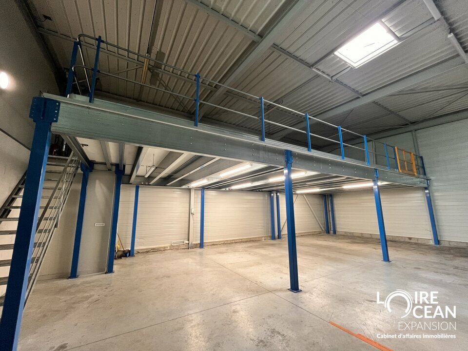 A VENDRE – LOCAL D&rsquo;ACTIVITÉS – 330m2