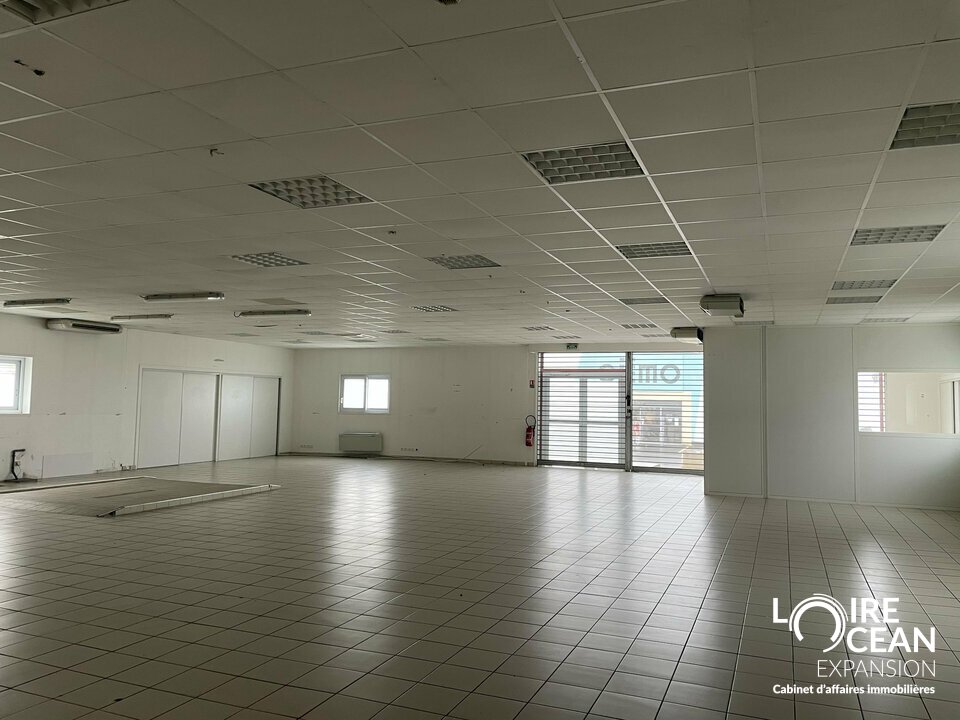 À louer  Local commercial / professionnel  336 m²  Vallet