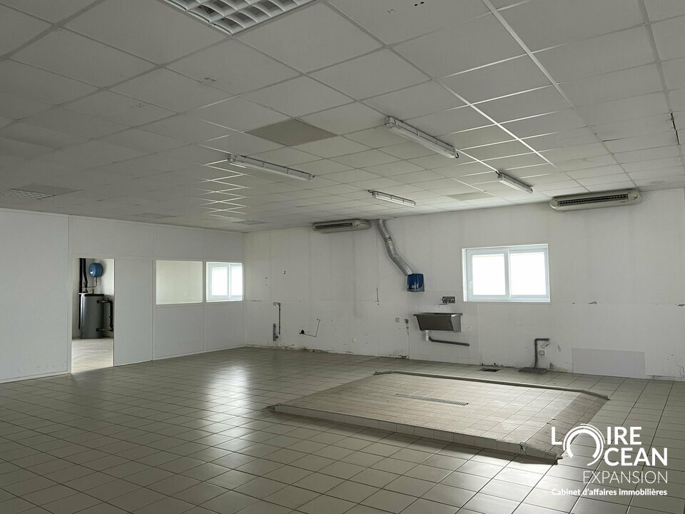 À louer  Local commercial / professionnel  336 m²  Vallet