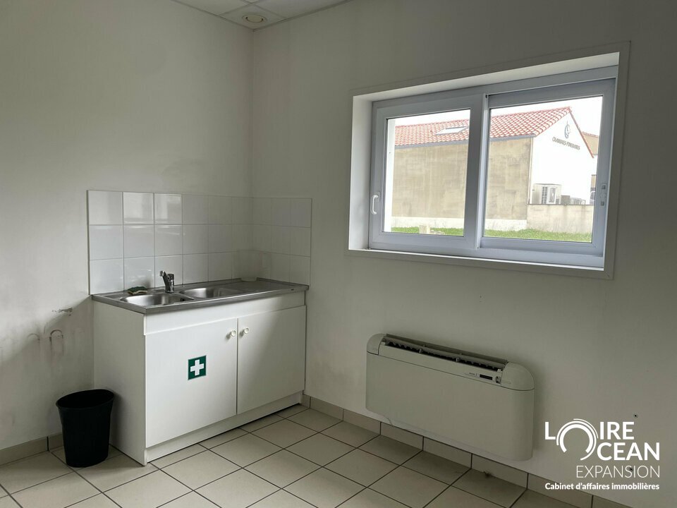 À louer  Local commercial / professionnel  336 m²  Vallet