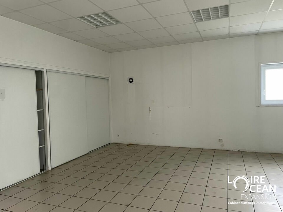 À louer  Local commercial / professionnel  336 m²  Vallet