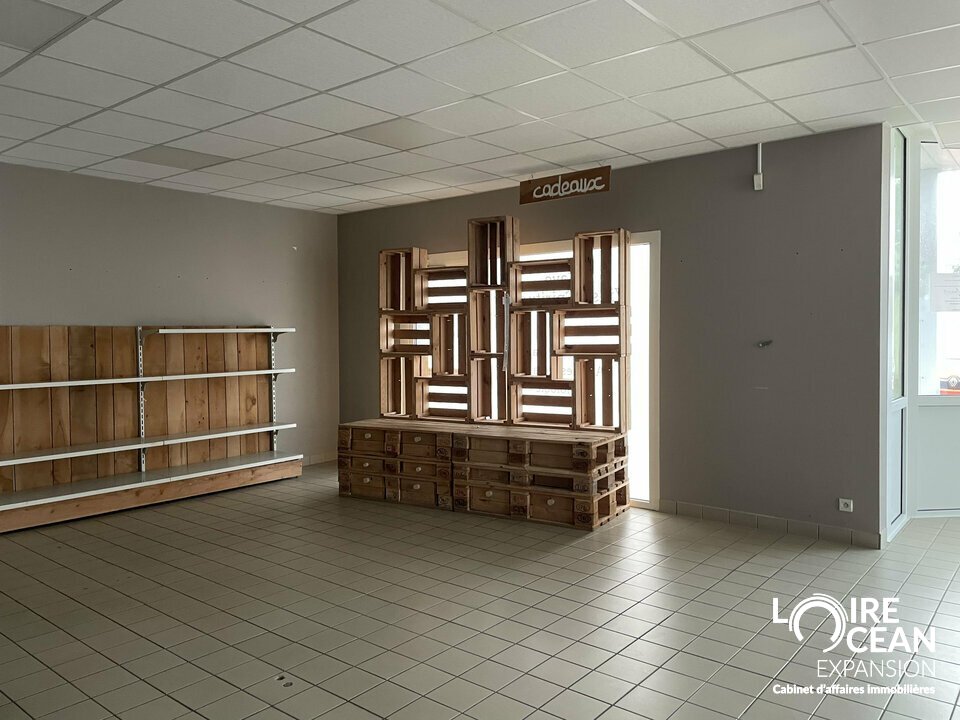 Ensemble commercial  Environ 780 m²  Emplacement premium à Vallet
