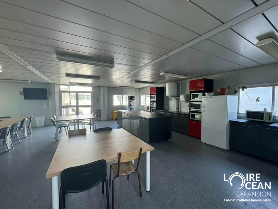 OPPORTUNITE RARE : GRAND BATIMENT ARTISANAL/INDUSTRIEL A SAINTE-PAZANNE !