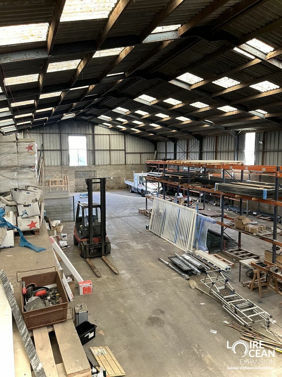 A VENDRE ZONE DE BESLON – LOCAL D’ACTIVITE – SURFACE RARE A VENDRE ZONE DE BESLON – LOCAL D’ACTIVITE – SURFACE RARE