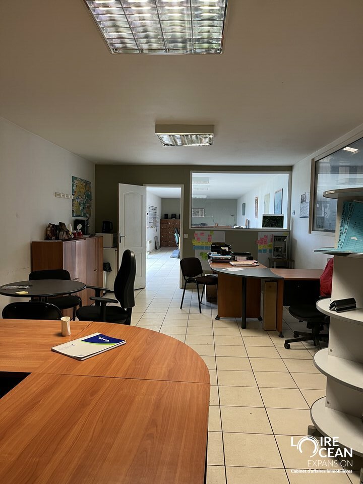 A VENDRE ZONE DE BESLON  – LOCAL D&rsquo;ACTIVITE – SURFACE RARE