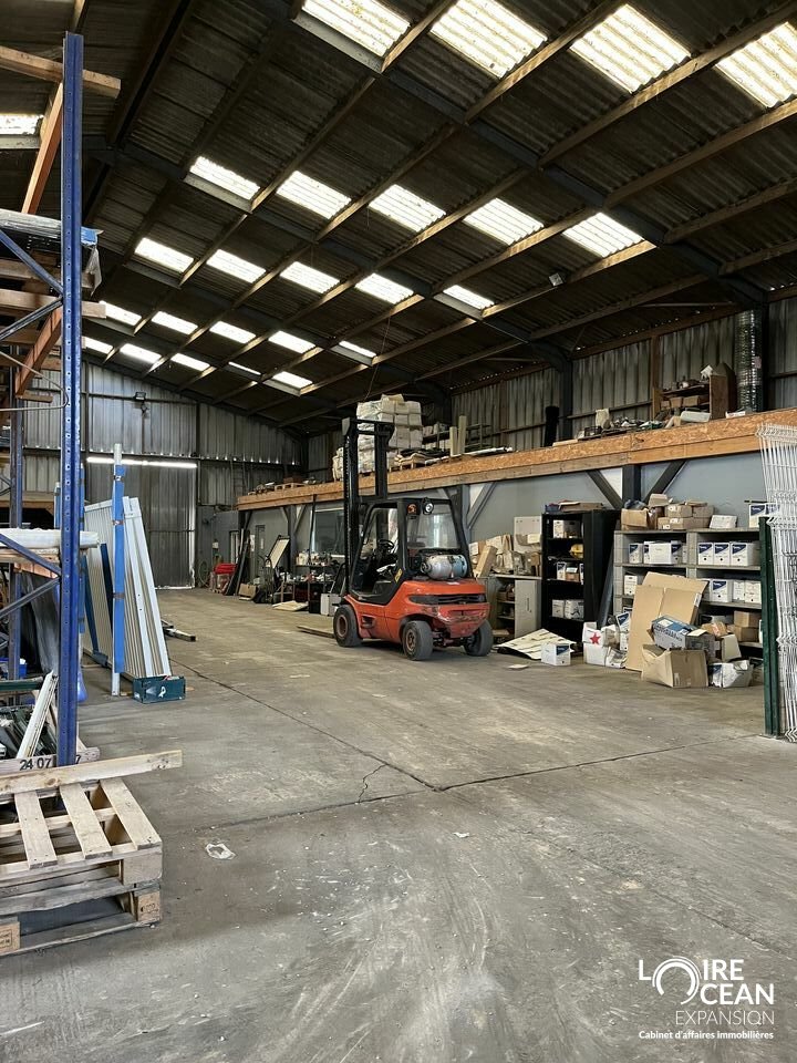 A VENDRE ZONE DE BESLON  – LOCAL D&rsquo;ACTIVITE – SURFACE RARE