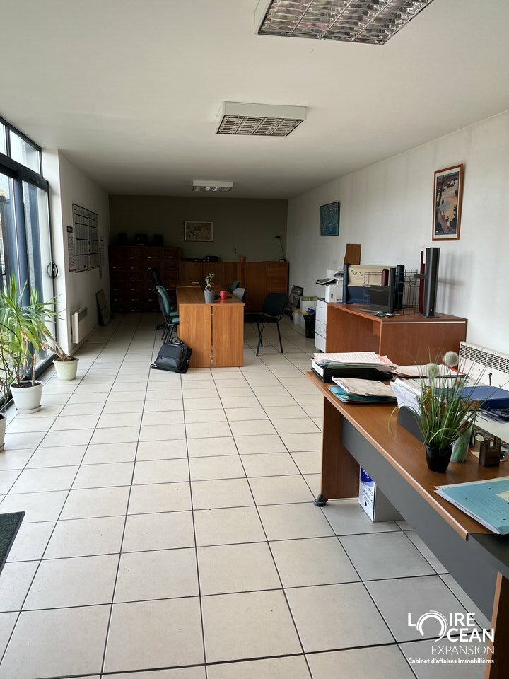 A VENDRE ZONE DE BESLON  – LOCAL D&rsquo;ACTIVITE – SURFACE RARE