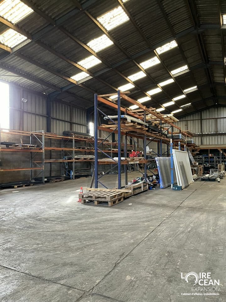 A VENDRE ZONE DE BESLON  – LOCAL D&rsquo;ACTIVITE – SURFACE RARE
