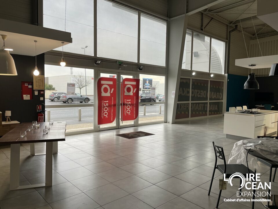 Local commercial 1 100 m²  Zone commerciale de Châteaubriant