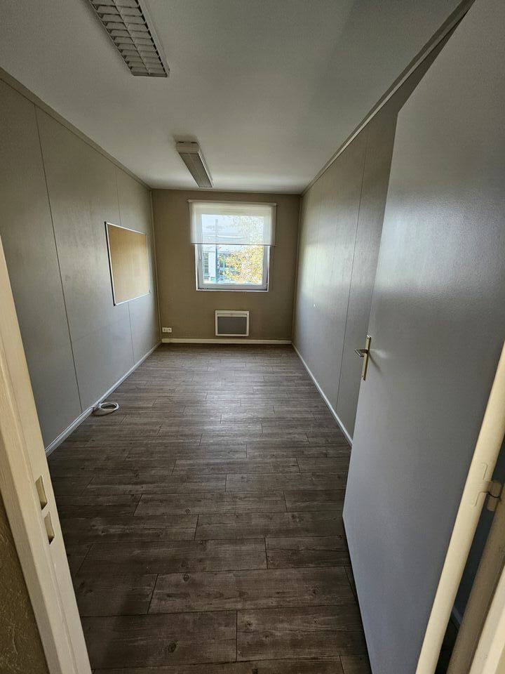 Bureaux 73 m²  2ᵉ étage d&rsquo;un immeuble tertiaire