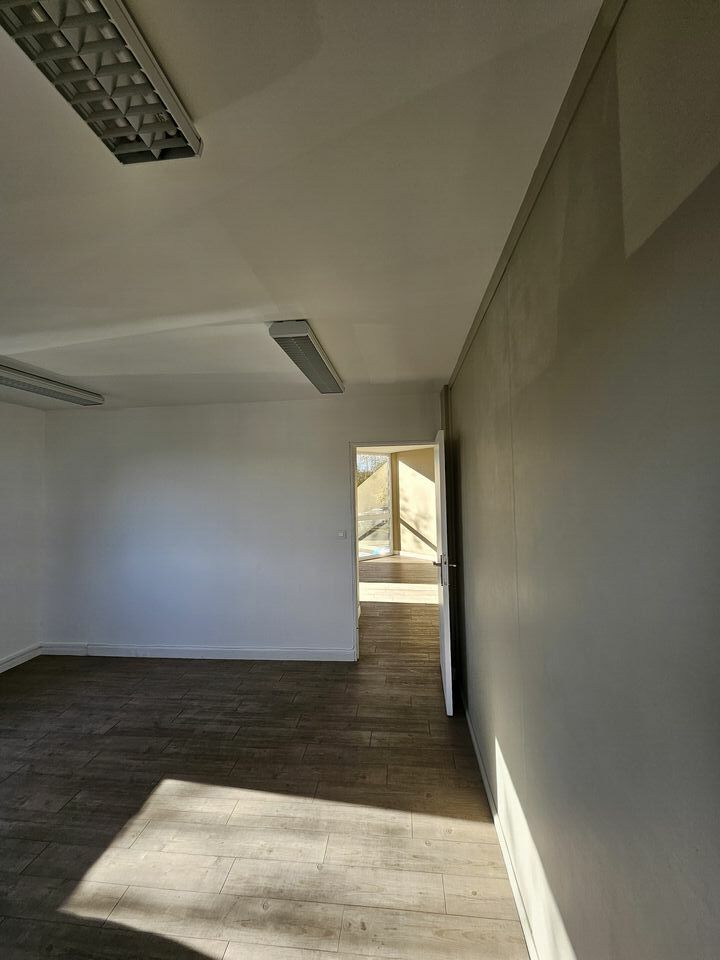Bureaux 73 m²  2ᵉ étage d&rsquo;un immeuble tertiaire