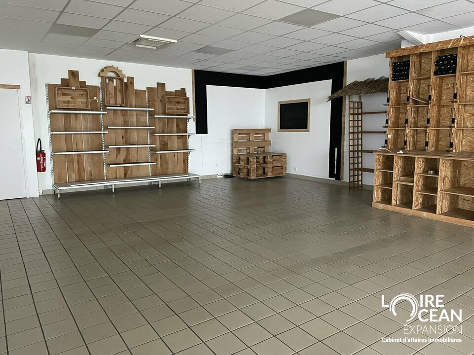 Local commercial / professionnel  500 m²  Vallet