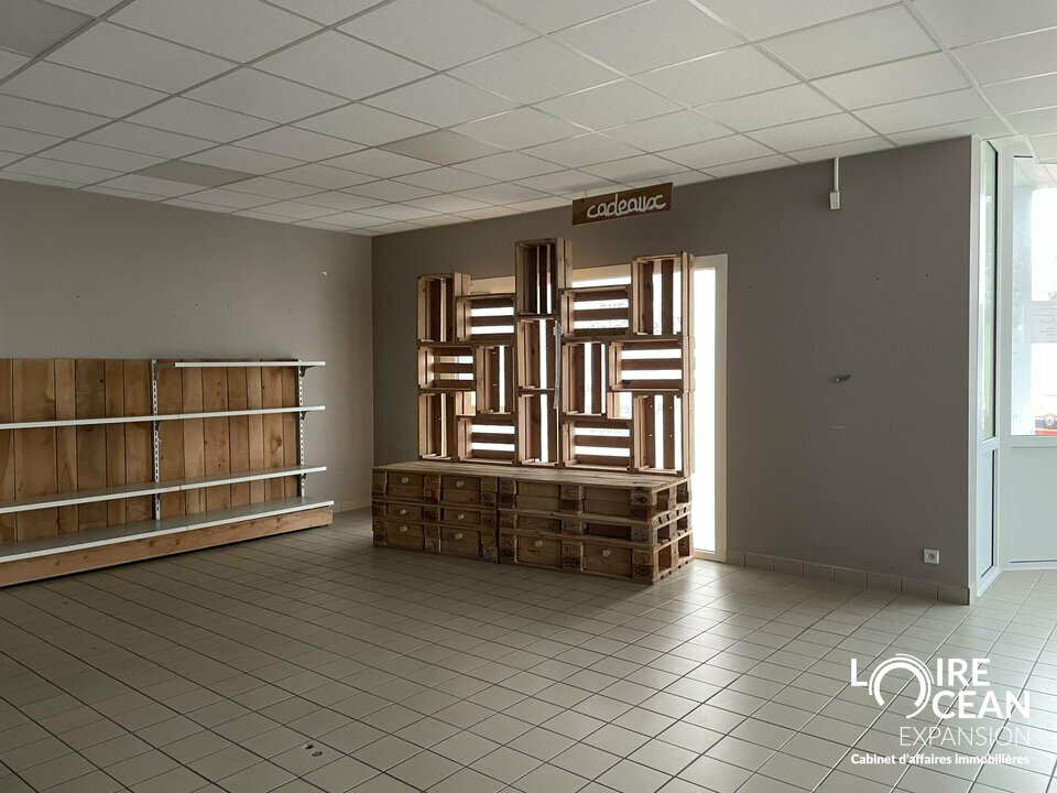 Local commercial / professionnel  500 m²  Vallet