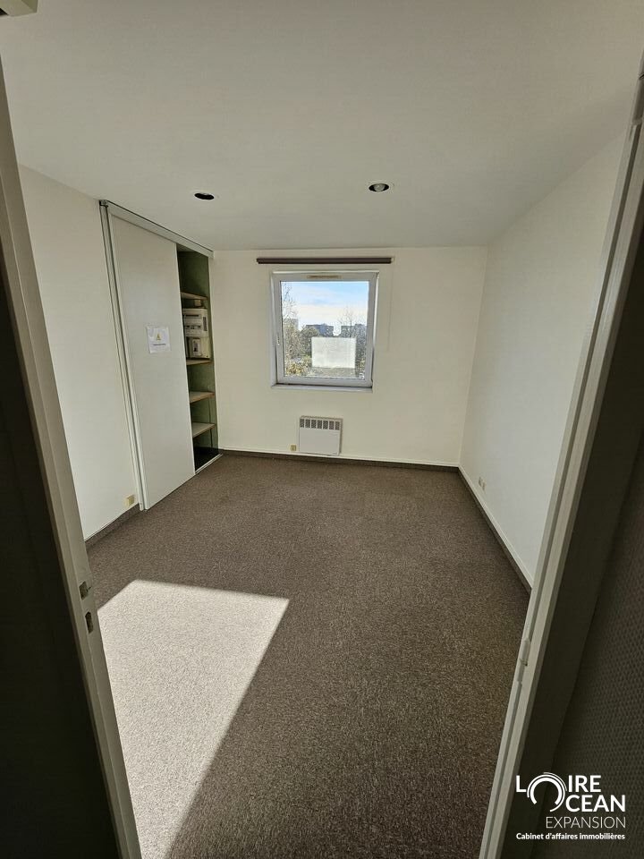 Bureaux 79 m²  1ᵉʳ étage d&rsquo;un immeuble tertiaire