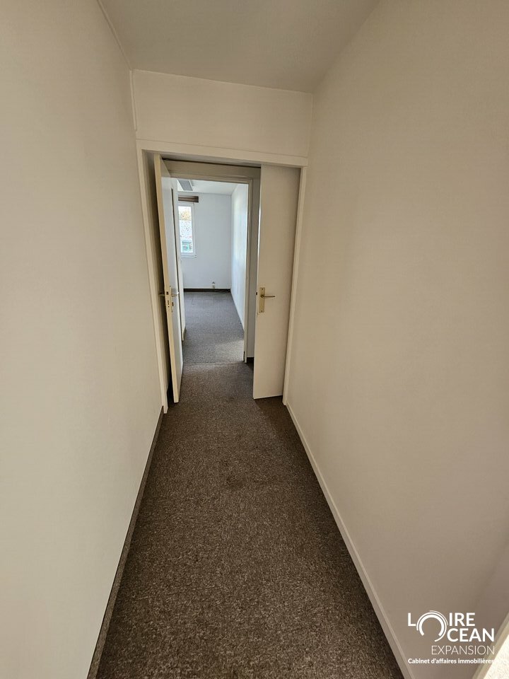 Bureaux 79 m²  1ᵉʳ étage d&rsquo;un immeuble tertiaire
