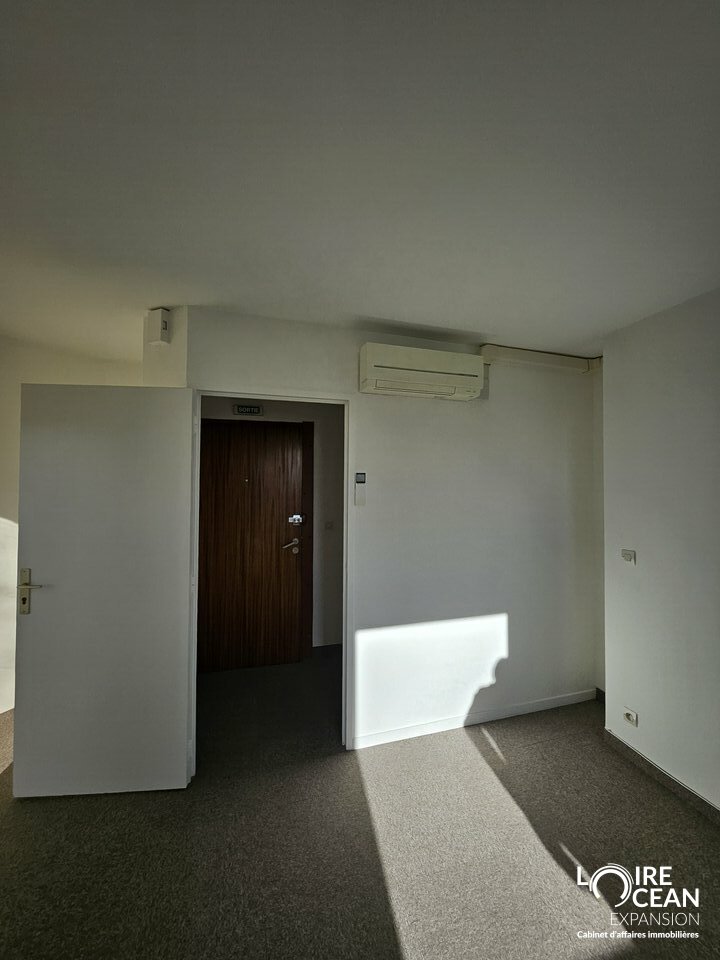 Bureaux 79 m²  1ᵉʳ étage d&rsquo;un immeuble tertiaire