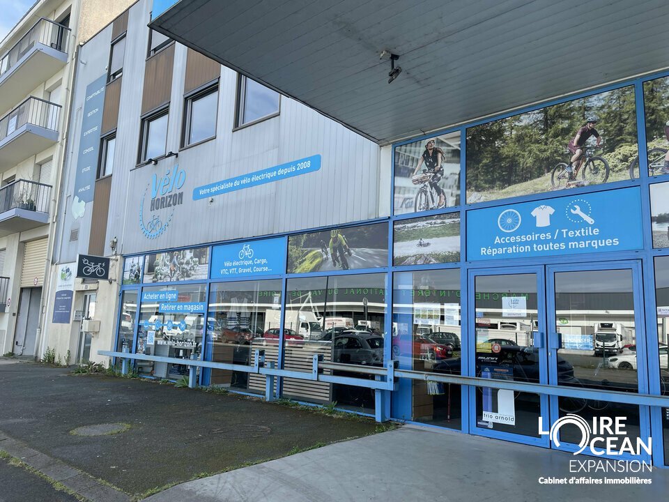 À vendre  Local commercial d&rsquo;environ 715 m²