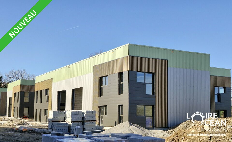 LOCAL D’ACTIVITE A LA LOCATION – VILLAGE LES MALOUINES LOCAL D’ACTIVITE A LA LOCATION – VILLAGE LES MALOUINES