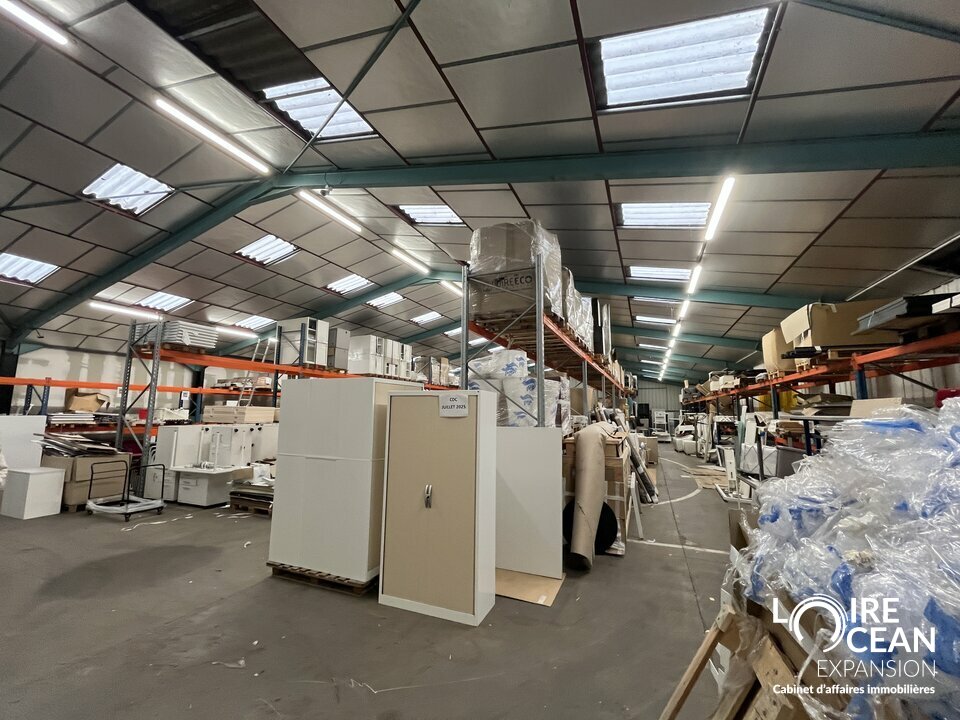 A VENDRE – entrepôt atelier – 700m2