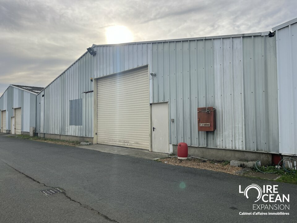 A VENDRE – entrepôt atelier – 700m2