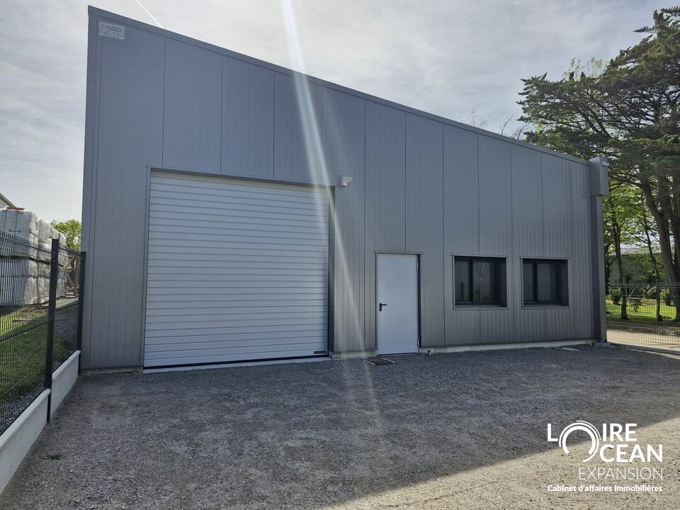 LOCAL D&rsquo;ACTIVITE ZA LA GENIERE ! OPPORTUNITE AVEC ESAPCE EXTERIEUR DE STOCKAGE !