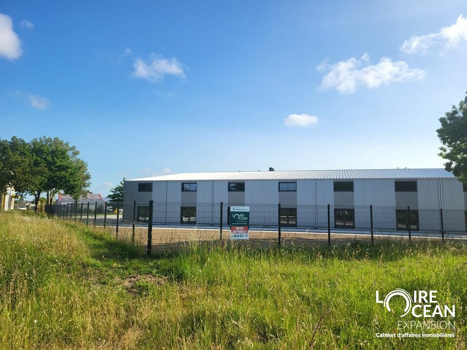 LOCAUX D’ACTIVITE/ENTREPOT avec Belle visibilité sur St Brévin