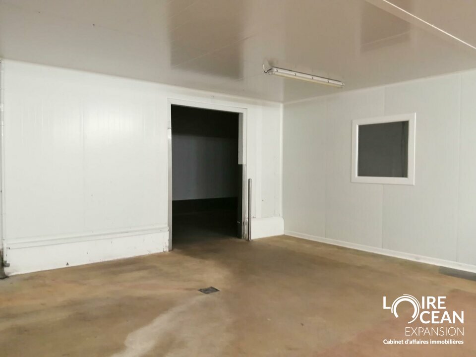 ENTREPÔT DE 675 m² – ZI BOIS JOLY – LES HERBIERS